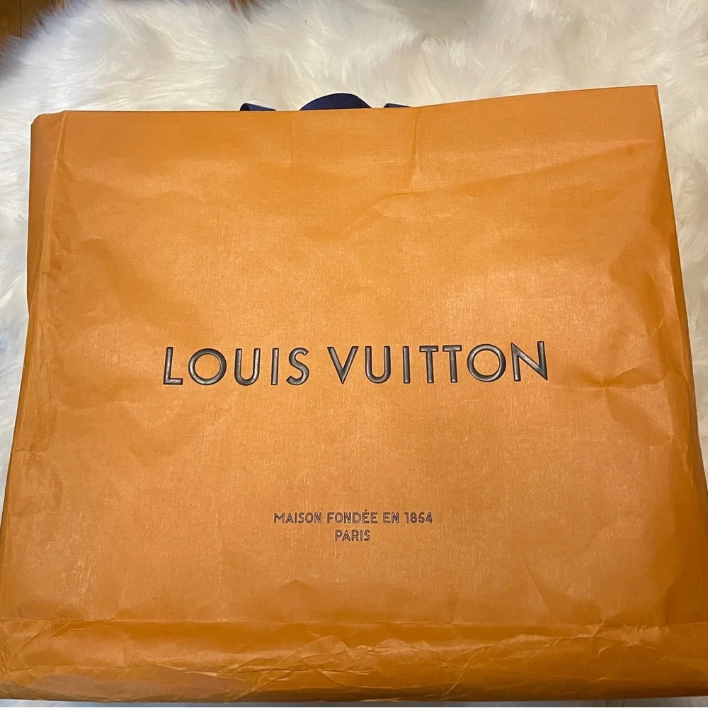 Woman’s Bag - Picture 13 of 15